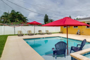 Breezy Palm Bay Home Outdoor Pool, Near Beaches!